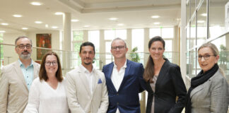 Muchtar Al Ghusain (Kulturdezernent Essen), Karin Müller (Geschäftsführerin Theater und Philharmonie Essen), Armen Hakobyan und Marek Tůma (designierte Ballettintendanten), Marie Babette Nierenz (designierte Philharmonie-Intendantin) und Barbara Rörig (Aufsichtsratsvorsitzende Theater und Philharmonie Essen). Foto: TUP Essen