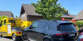 Den Wagen stellten die Beamten sicher. Foto: Polizei
