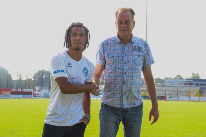 Neuzugang Micah Cain und Präsident Oliver Kuhn. Foto: SSVg Velbert