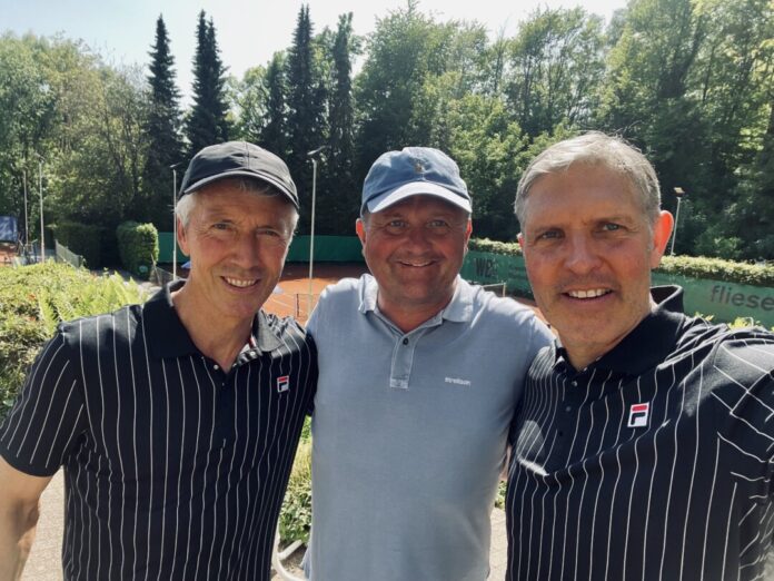 Neben dem NBV-Doppel Thomas Wagenaar (links) und Thomas Ihlo (rechts) war auch Netzballer Patrick Iber (Mitte) in seiner Funktion als Oberschiedsrichter bei den Bergischen Meisterschaften im Einsatz. Foto: NBV