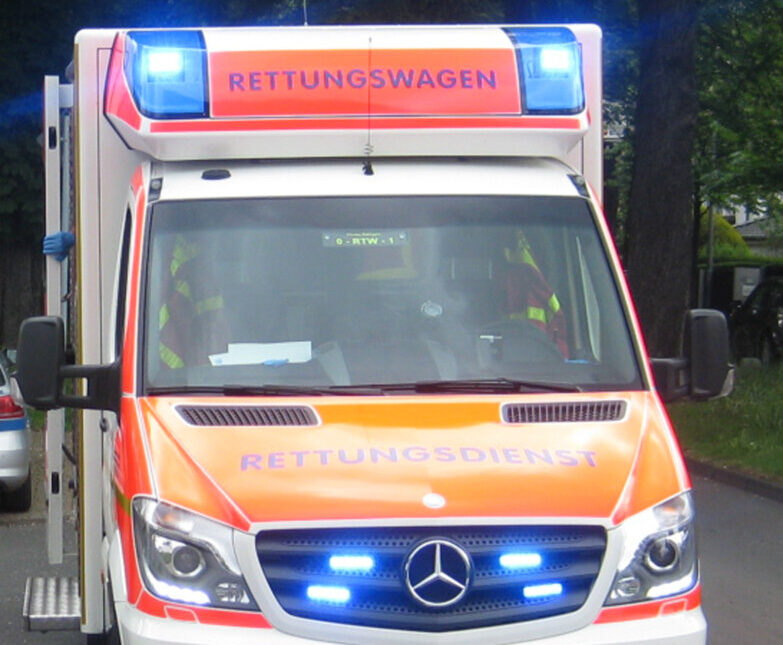 Der Radfahrer wurde in eine Klinik gefahren. Symbolfoto: Polizei