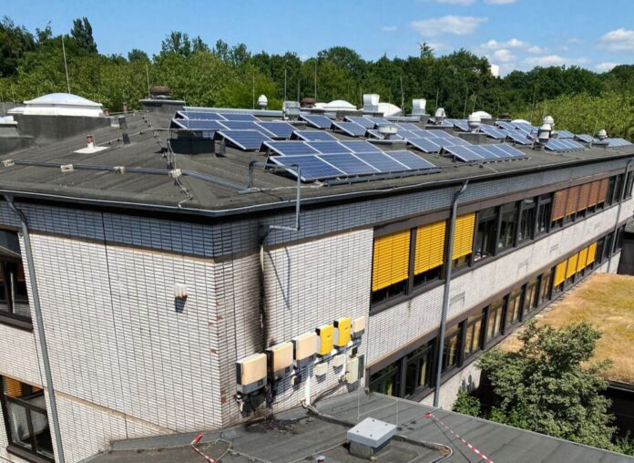 Im abereich der Solaranlage kam es zu dem Brand. Foto: Feuerwehr Erkrath