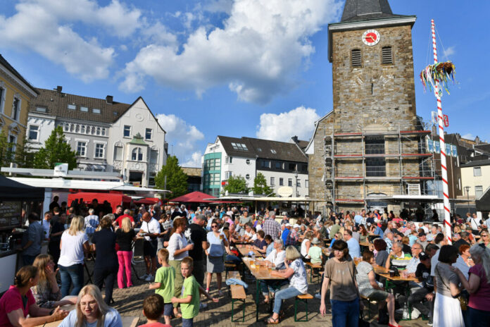 Velbert feiert den längsten Tag des Jahres auf dem Platz am Offers. Foto: Mathias Kehren