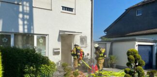 Die Einsatzkräfte gingen unter Atemschutz vor. Foto: Feuerwehr