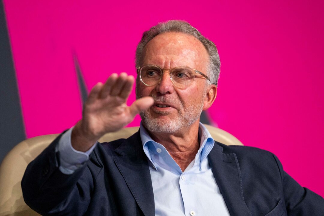 Karl-Heinz Rummenigge hat den bevorstehenden Wechsel von Raphael Guerreiro zum FC Bayern München bestätigt.