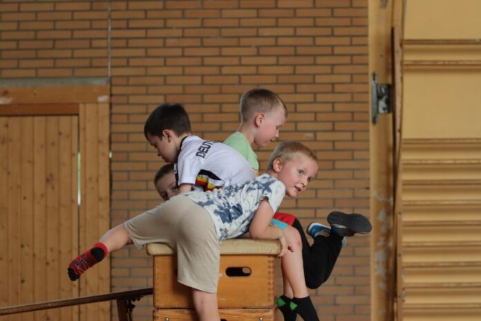 Kinder sollen spielerisch in Bewegung gebracht werden. Foto: Kreis Mettmann