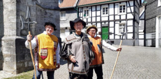 Herzog Wilhelm und Begleitung auf dem Kirchplatz in Wülfrath. Foto: privat