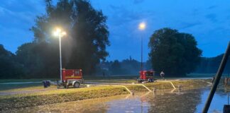 An der Schenkendorfstraße stand das Wasser in einer Kleingartenanlage. Foto: FW Mülheim an der Ruhr
