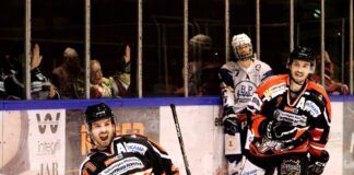 Tim und Tobi Brazda bleiben bei den Ratinger Ice Aliens `97. Foto: Daniela Schmidt