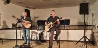 "The Slow Hands" stehen auf der Bühne. Foto: privat
