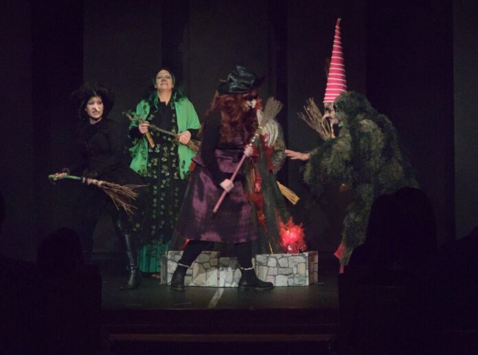 Das Theater Minestrone hat das Stück „Die kleine Hexe“ wieder einstudiert und zeigt es auf der Bühne am Zeittunnel. Fotorechte: Minestrone/Kreuels/Nicke