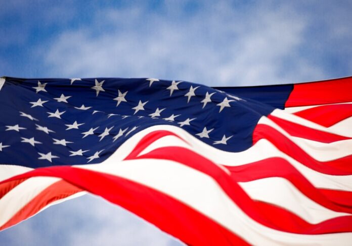 Die Flagge der USA weht im Wind. Foto: pixabay