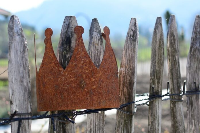 Ärger unter Nachbarn kommt vor, allerdings gelten rechtliche Regelungen auch bei großen Streitereien. Foto: pixabay