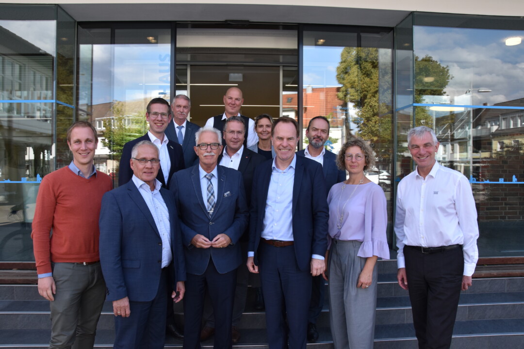 Die Mitglieder der Bürgermeisterkonferenz und Oberbürgermeister Stephan Keller. Foto: Stadt Monheim