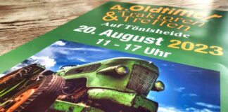 Frisch aus dem Drucker kommen die Plakate, mit denen der Verein in den Tagen bis zum Fest die Werbetrommel rühren wird. Foto: Volkmann