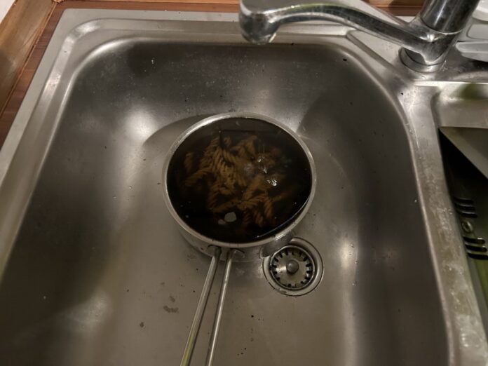 Angebranntes Essen war der Grund für einen nächtlichen Feuerwehreinsatz. Foto: FW Ratingen
