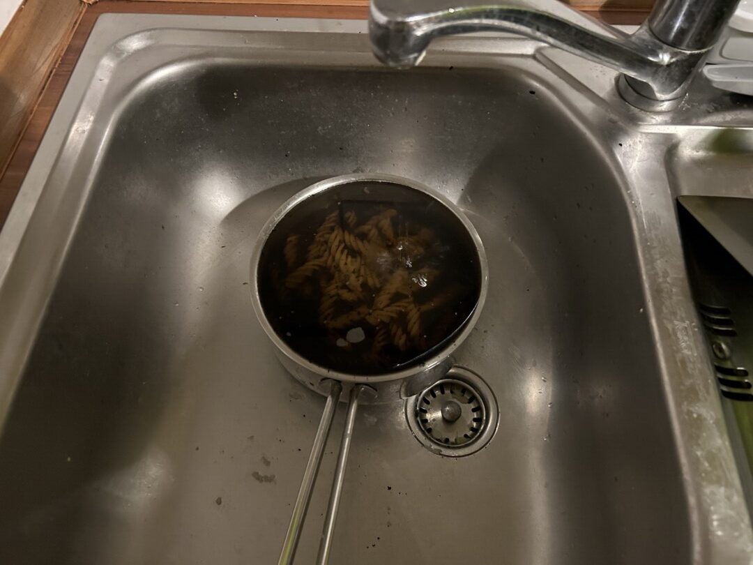Angebranntes Essen war der Grund für einen nächtlichen Feuerwehreinsatz. Foto: FW Ratingen