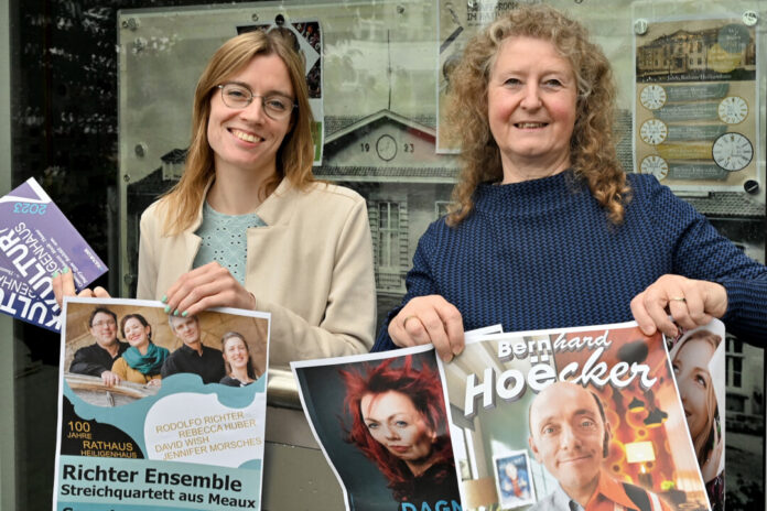 Janina Felchner und Veronika Kautz haben das Kulturprogramm vorgestellt. Foto: Mathias Kehren