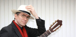Der Düsseldorfer Musiker Jochen Jasner spielt im Museum Abtsküche. Fotorechte: Künstler