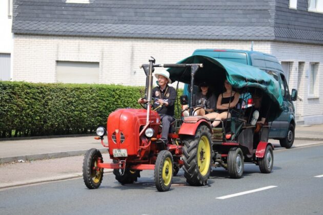 Oldtimer Traktoren Tönisheide 2023 (13)