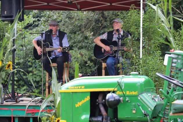 Oldtimer Traktoren Tönisheide 2023 (13)