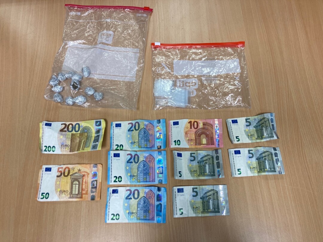 Die Polizei stellte mehrere Hundert Euro Bargeld sicher. Foto: Polizei