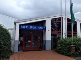 Dachsanierung Sporthalle Wülfrath: Schadstoffe festgestellt Die Wülfrather Sporthalle in der Fliethe. Foto: Kling