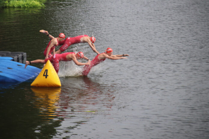 Start in die Mulde: Morten Schmidt springt vorweg. Foto: TTR 08