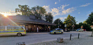 Die Polizei überprüfte unter anderem Jugendliche im Rahmen ihres Kontrolleinsatzes. Foto: Polizei
