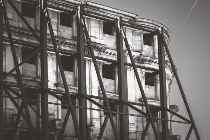 Eine Baustelle an der Fassade eines Gebäudes. Foto: pixabay