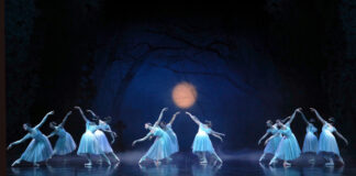 Corps de ballet in "Giselle": Ballett in zwei Akten von Ben Van Cauwenbergh nach Jean Coralli, Jules Perrot und Marius Petipa. Foto: Hans Gerritsen