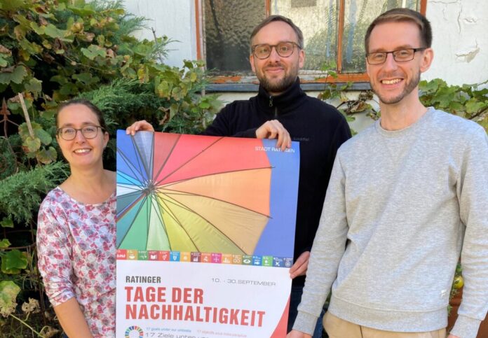 Das städtische Koordinationsteam mit (von links) Lena Steinhäuser, Benjamin Reichpietsch und Philip Herms freut sich auf die zahlreichen Veranstaltungen bei den Ratinger Tagen der Nachhaltigkeit. Foto: Stadt Ratingen