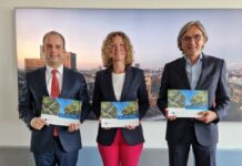 Marcel Abel, Vizepräsident der IHK Düsseldorf und Vorsitzender des Ausschusses Immobilienwirtschaft, Marion Hörsken, Geschäftsführerin Branchenbetreuung der IHK Düsseldorf, und Frank Merry, People & Culture Director, ISS Facility Services Holding GmbH. Foto: IHK Düsseldorf