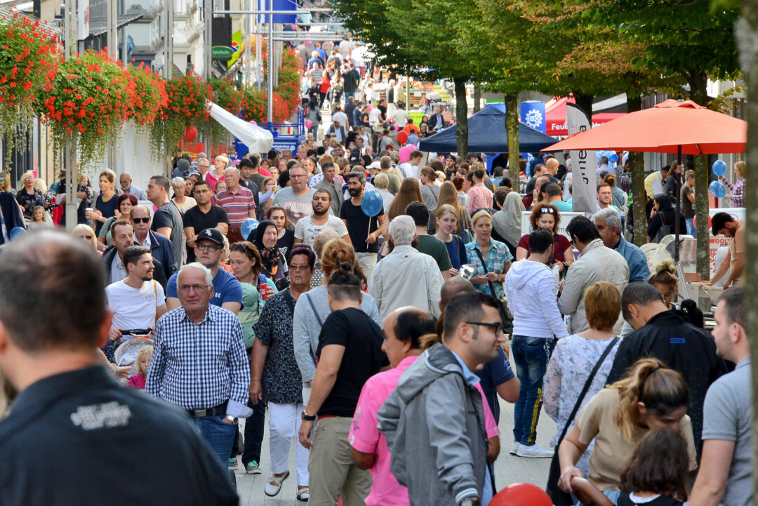 Das Programm steht und die Wetterprognose verspricht ein trockenes Wochenende - dann dürfte es in der Velberter City wieder voll werden. Archivfoto: Mathias Kehren