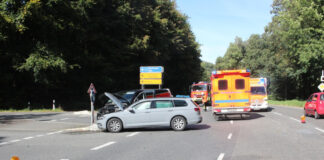 Im Kreuzungsbereich Talstraße/Diepensiepen/Südring in Mettmann kam es am Dienstag zu dem Abbiege-Unfall. Foto: Polizei