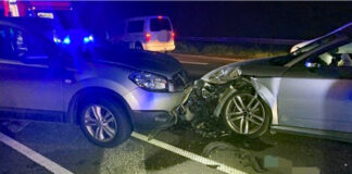 Bei dem Frontalzusammenstoß wurden die Fahrzeuge erheblich beschädigt, die Nissan-Fahrerin schwer verletzt. Foto: Polizei
