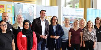 Vor dem Hintergrund der Sparpläne des Bundes haben sich Vertreterinnen und Vertreter dreier Verbände zum Austausch mit den beiden Bundestagsabgeordneten Kerstin Griese (SPD) und Peter Beyer (CDU) getroffen. Foto: Diakonie