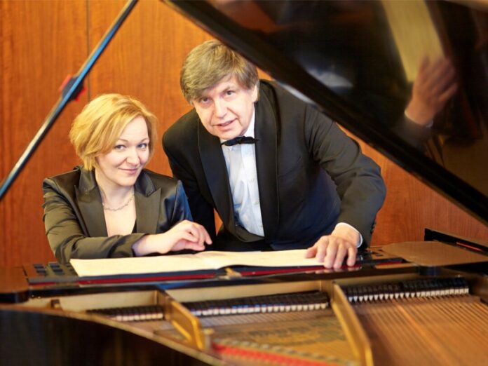 Im Medienzentrum gastiert das Klavier-Duo Daniela Schwarz und Heinz-Jacob Spelmans. Foto: Veranstalter
