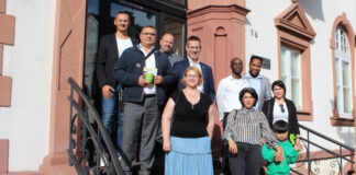 Bürgermeister Christoph Schultz begrüßte Erkraths Neubürgerinnen und Neubürger im Rathaus. Foto: Stadt Erkrath