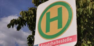 Die Busse fahren vorübergehend eine Ersatzhaltestelle an. Foto: Mathias Kehren