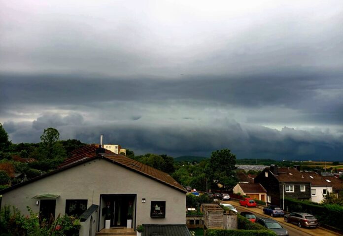 Dunkle Wolken über Wülfrath. Foto: Kling