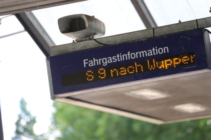 Die Fahrkarten im Verkehrsverbund Rhein-Ruhr werden deutlich teurer. Foto: Volkmann