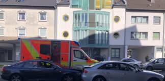 Bei einem Auffahrunfall auf der Berliner Straße in Velbert haben sich fünf Personen leicht verletzt. Foto: Polizei