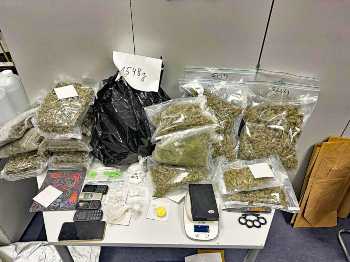 Die Polizei stellte mehr als acht Kilogramm Cannabis sicher. Foto: Polizei
