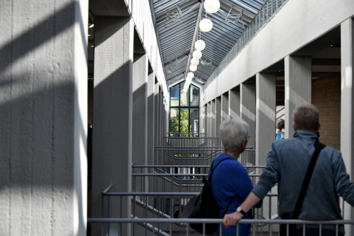 Die obere Etage des Forum Velbert wird auch für Ausstellungen genutzt. Foto: Mathias Kehren