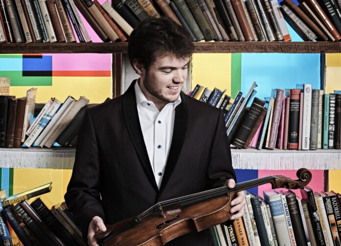 Timothy Ridout spielt in Wuppertal. Foto: Kaupo Kikkas