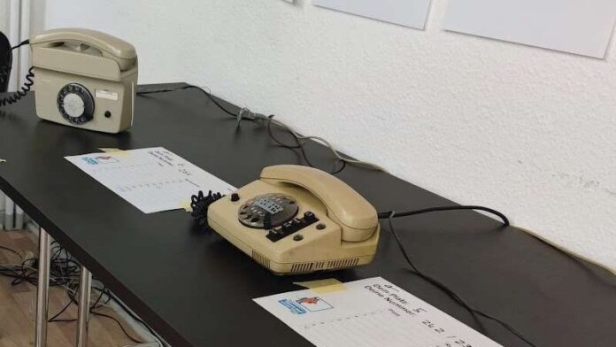 Früher Hightech, heute Fundstück: Alte Telefone. Foto: WIR