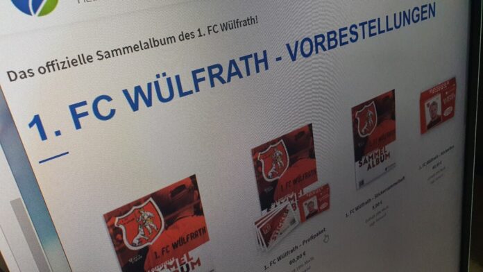 Online kann man die Sticker und das Album bereits vorbestellen. Foto: Volkmann