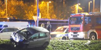 Einer der beschädigten Wagen ist im Frontbereich eingedrückt. Foto: Volkmann