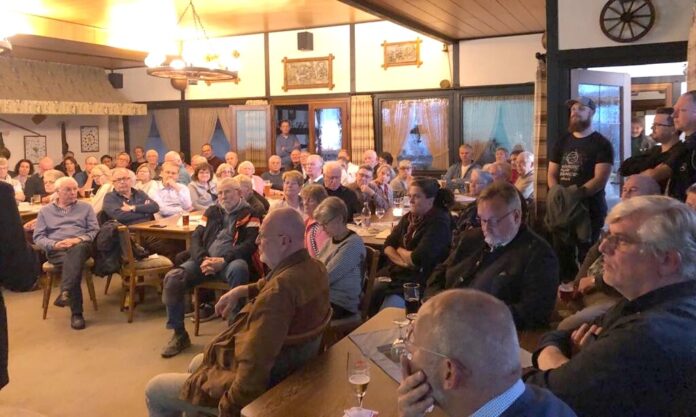 Voll war es im „Kessel am Pött“ - rund 100 Gäste saßen an den Tischen. Foto: Verein